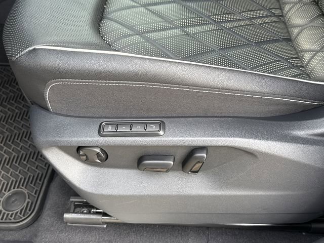 Used 2025 Volkswagen Atlas SEL Premium R-Line image 35