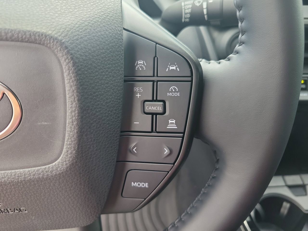 Used 2024 Toyota Prius LE FWD image 20
