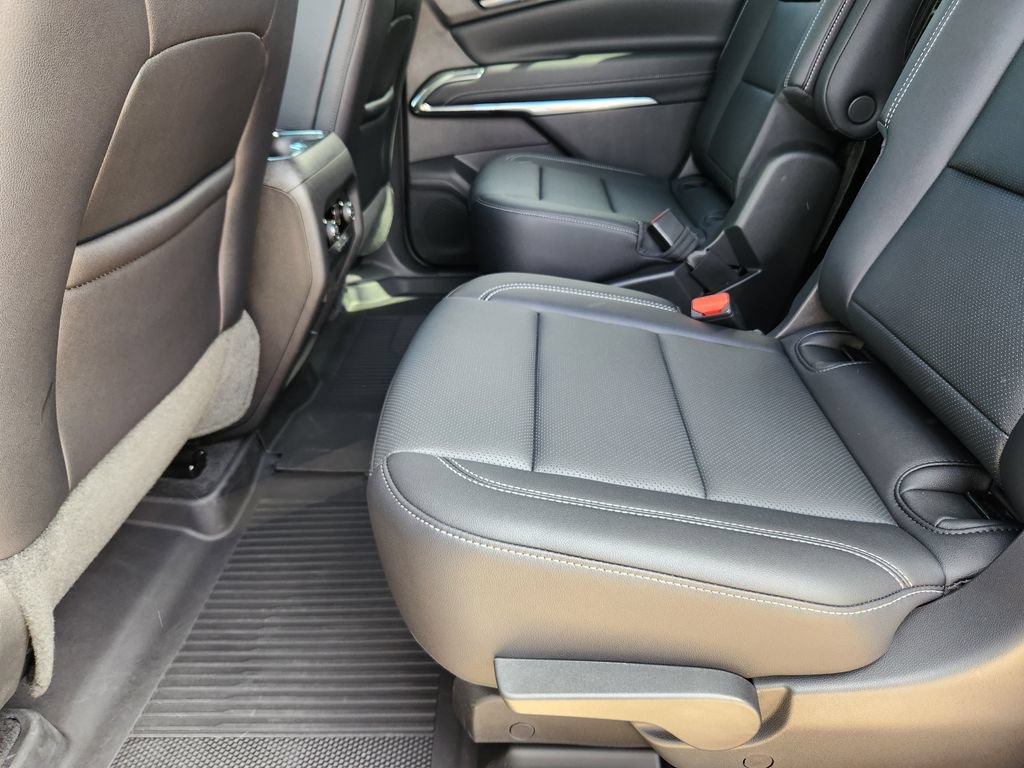 Used 2025 Chevrolet Traverse LT w/ Driver Confidence Package FWD image 23