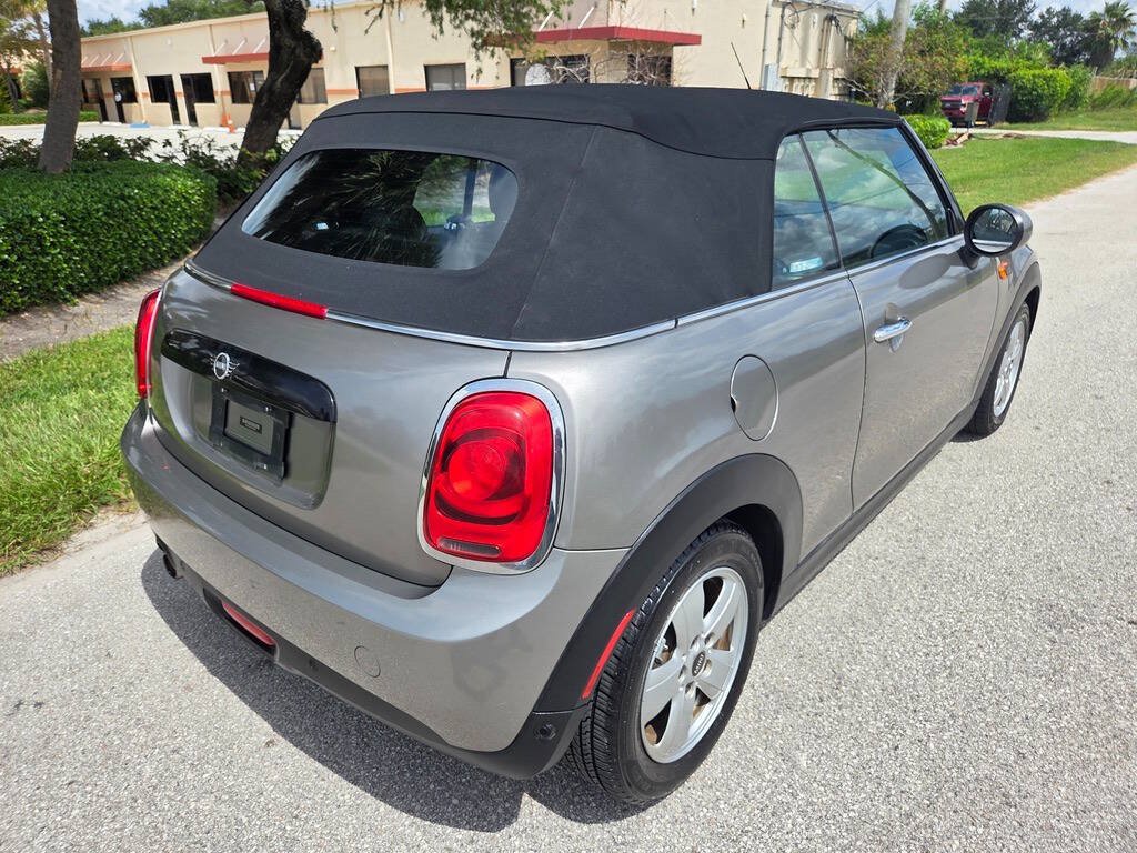 Used 2019 MINI Cooper Convertible w/ Signature Upholstery Package FWD image 9
