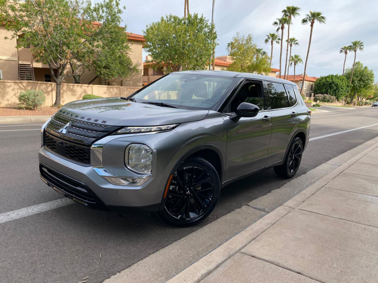 Used 2022 Mitsubishi Outlander SE FWD image 3