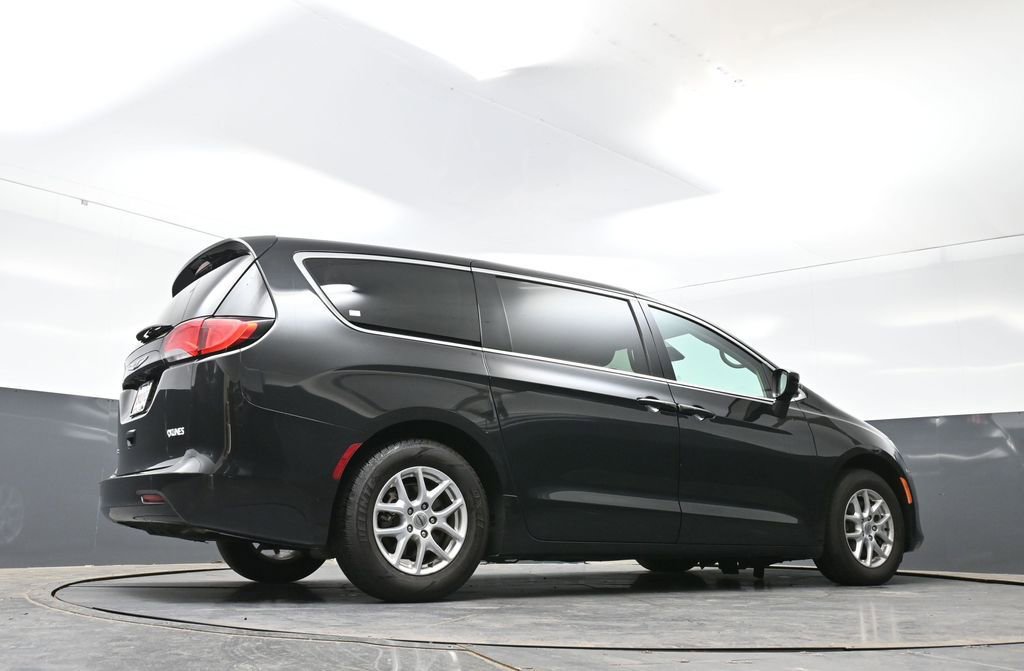 Used 2023 Chrysler Voyager LX FWD image 48