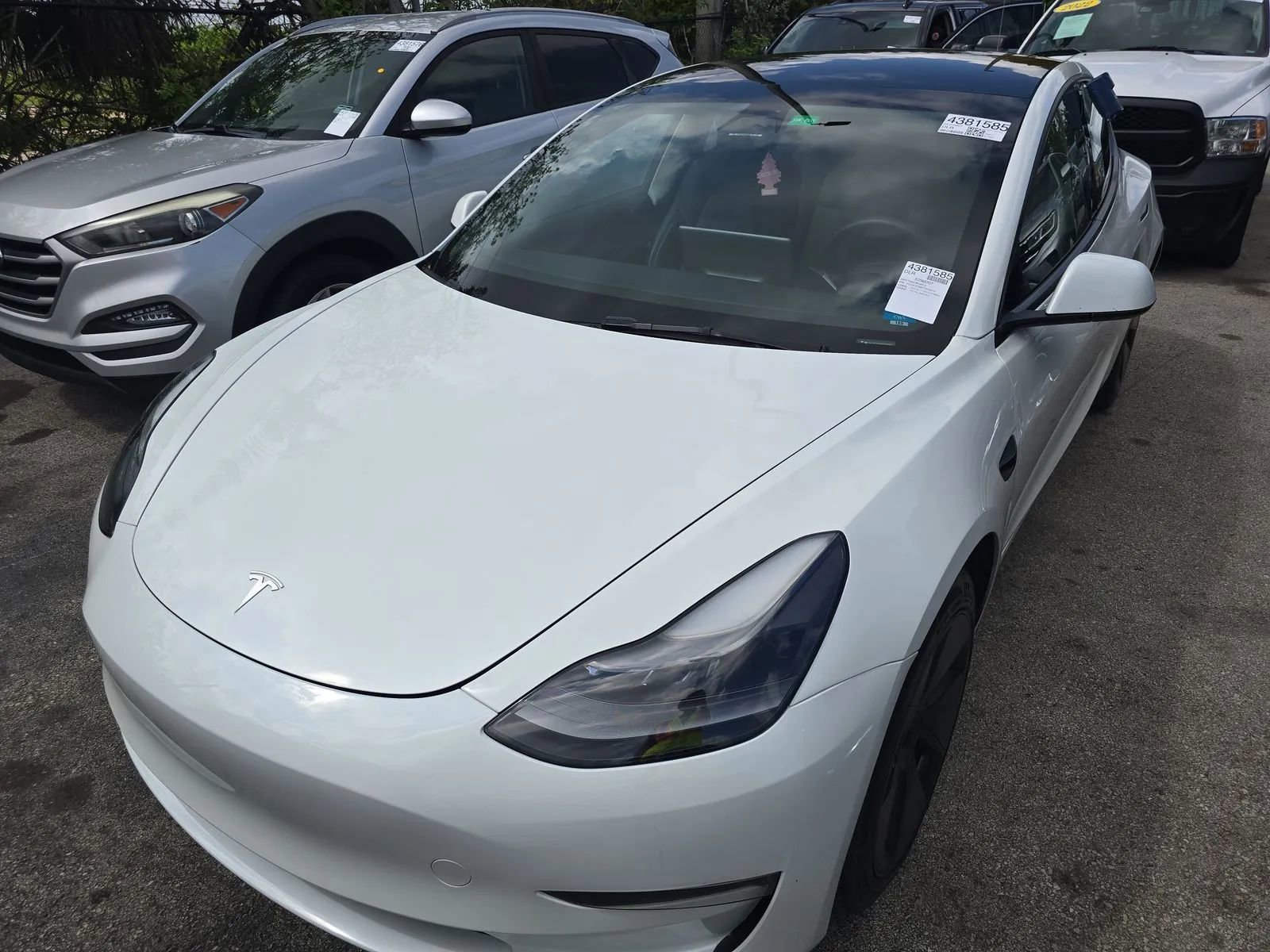 Used 2023 Tesla Model 3 Standard Range image 1