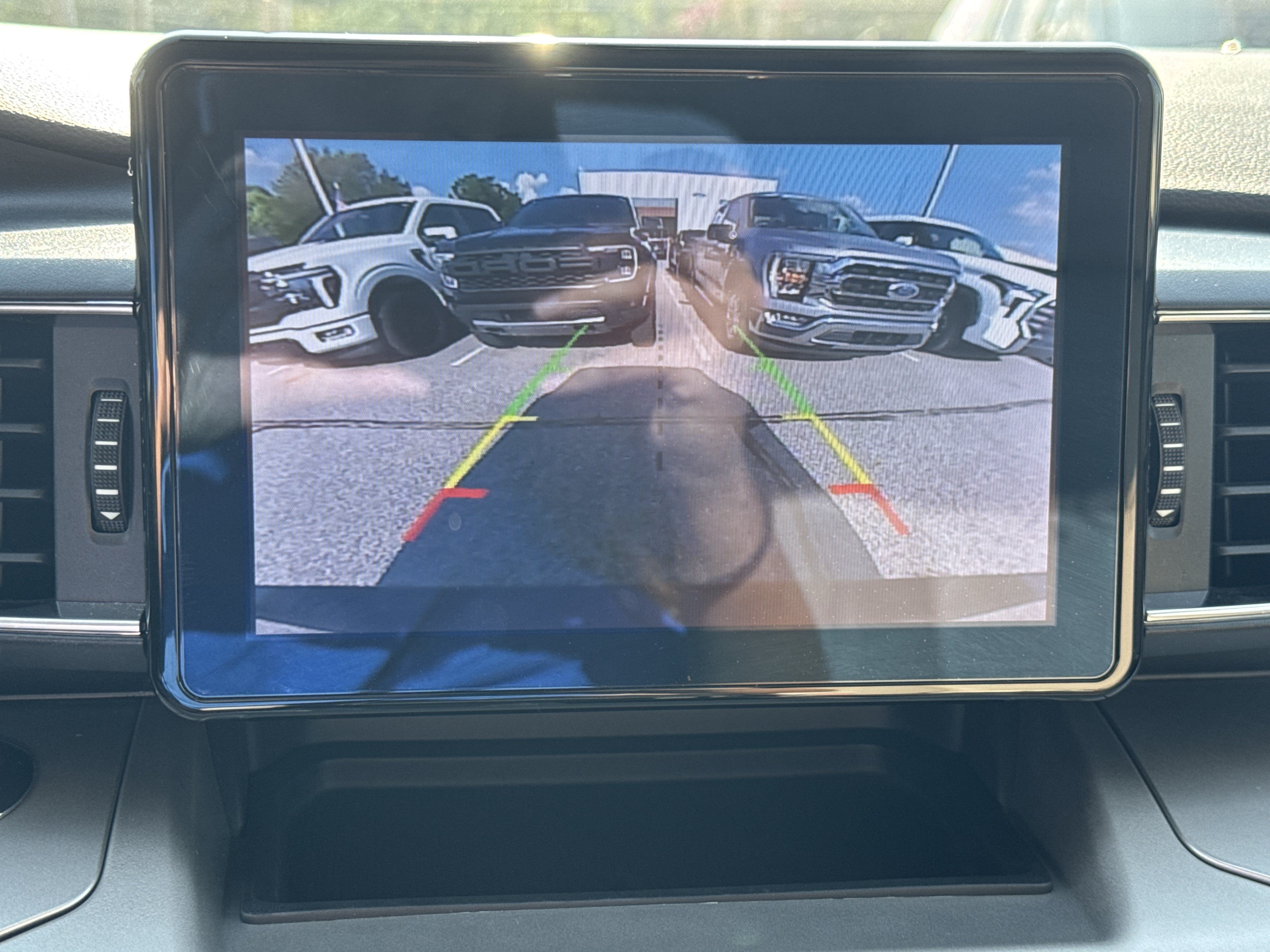 Certified 2022 Ford Explorer XLT w/ Equipment Group 202A RWD image 20
