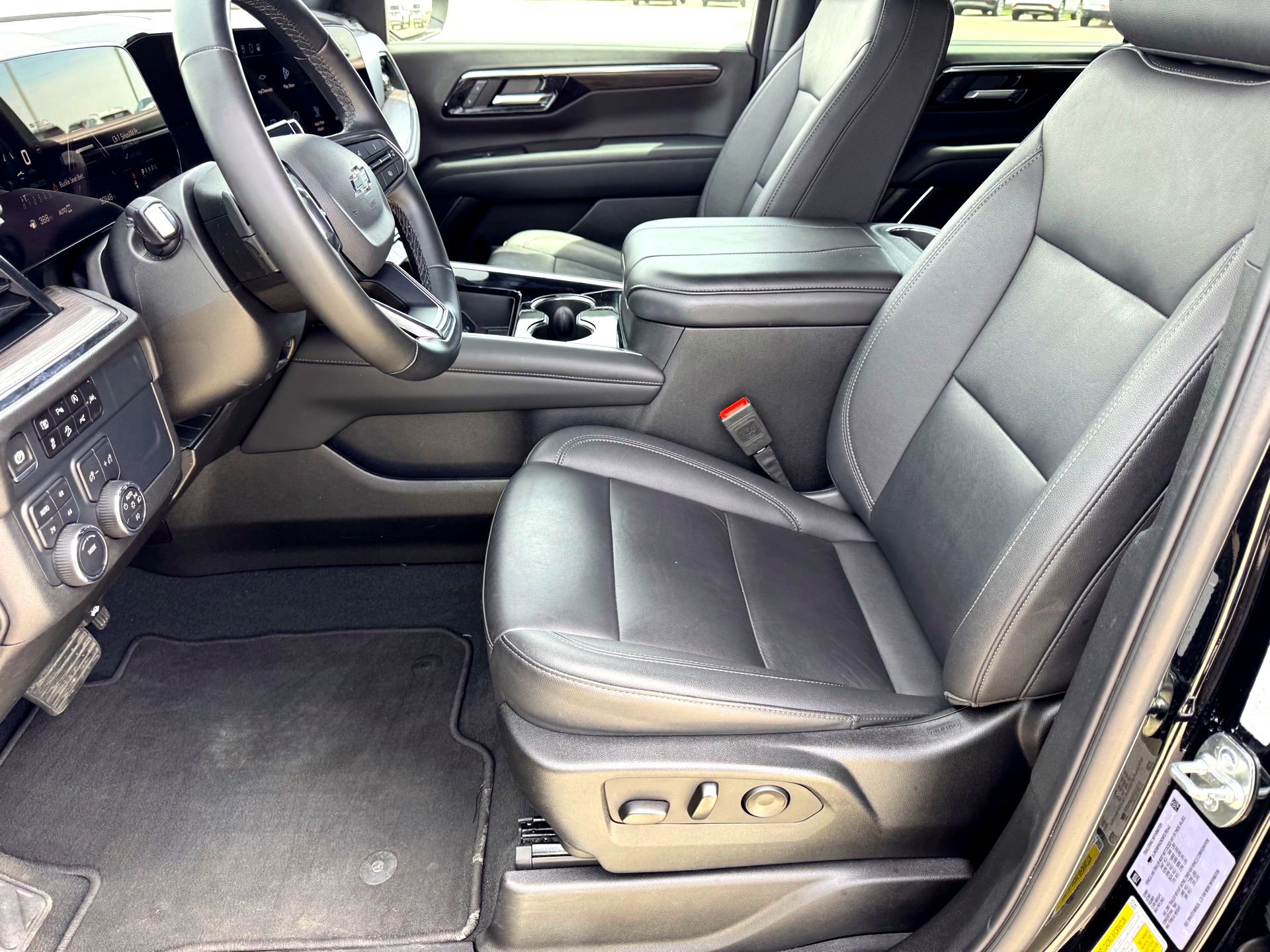 Used 2025 Chevrolet Tahoe Z71 image 12