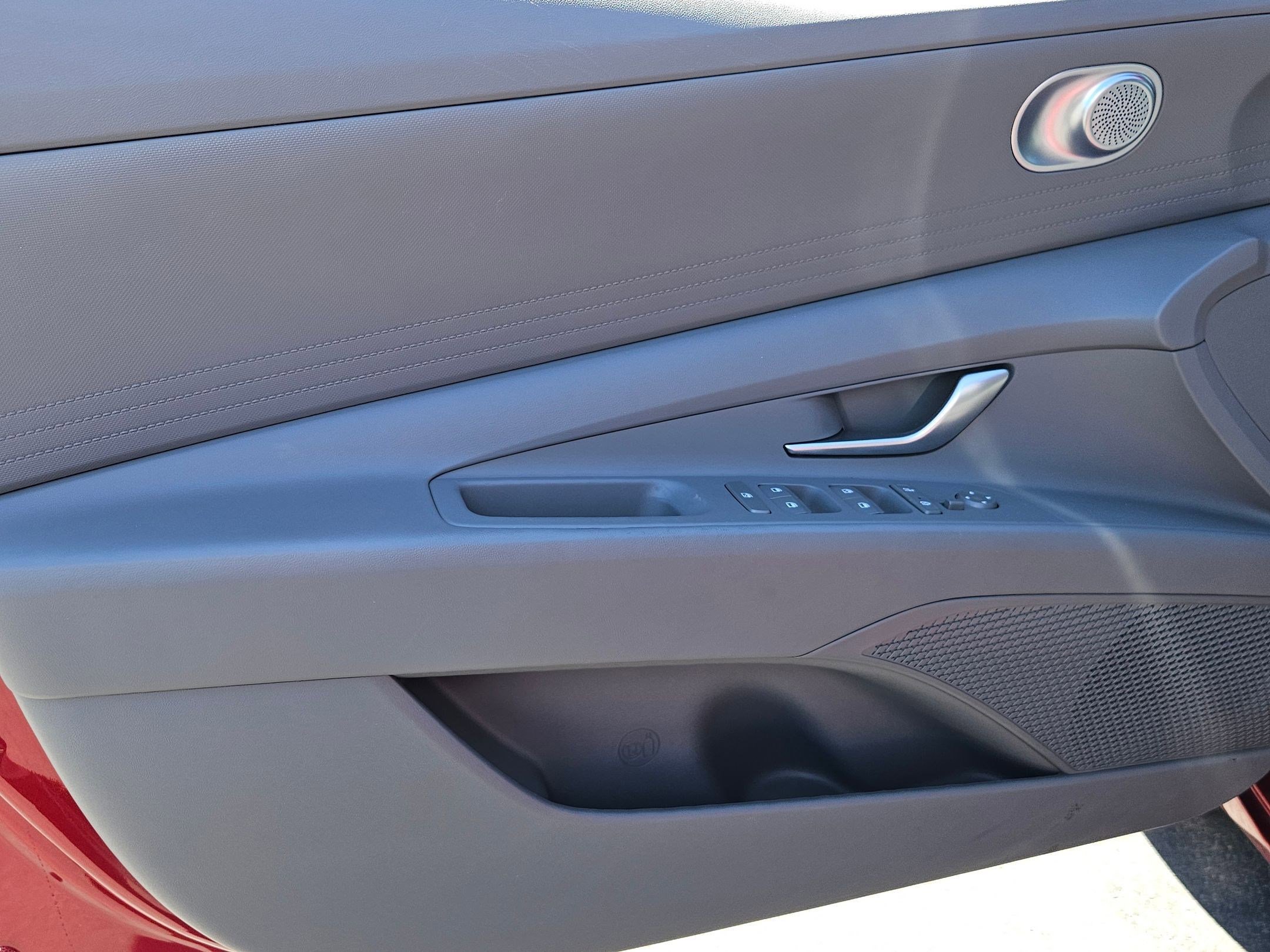 Used 2023 Hyundai Elantra SEL image 11