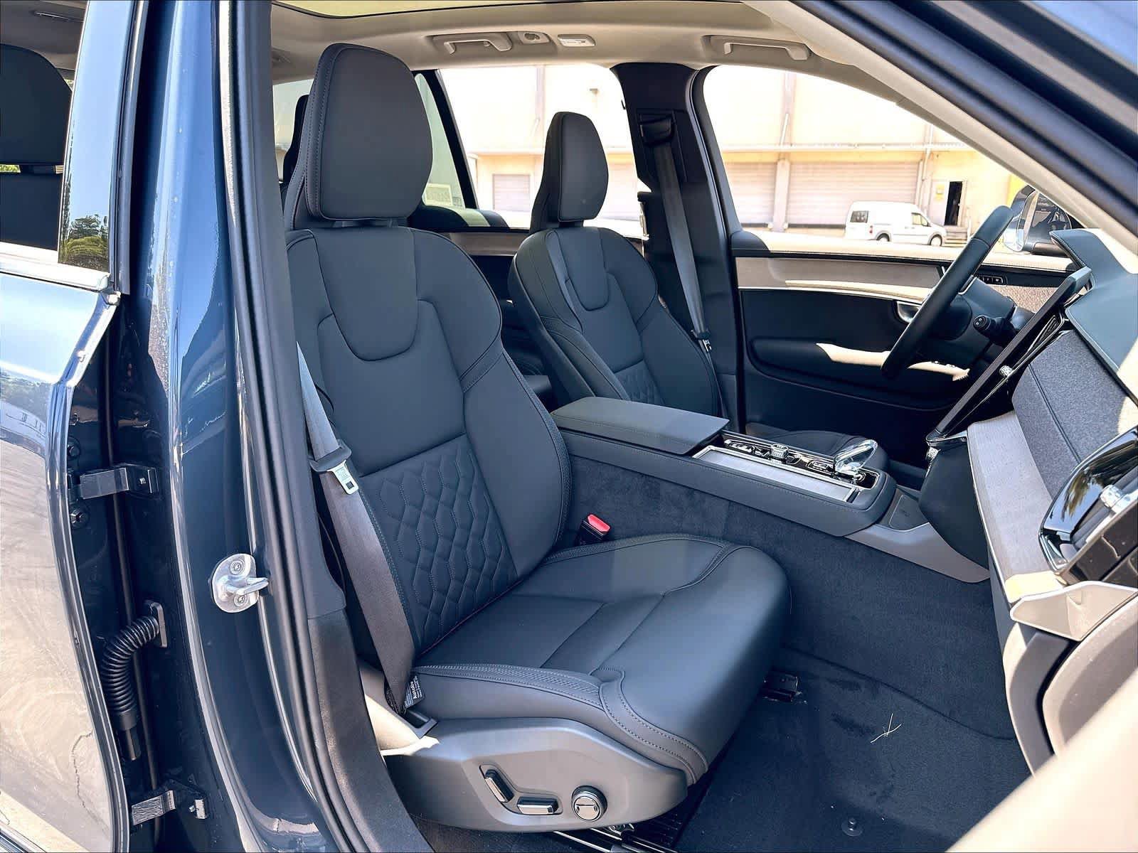 New 2026 Volvo XC90 T8 Plus w/ Protection Package AWD/4WD image 32