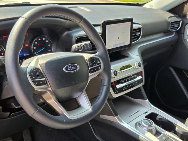 Used 2022 Ford Explorer XLT w/ Equipment Group 202A image 8