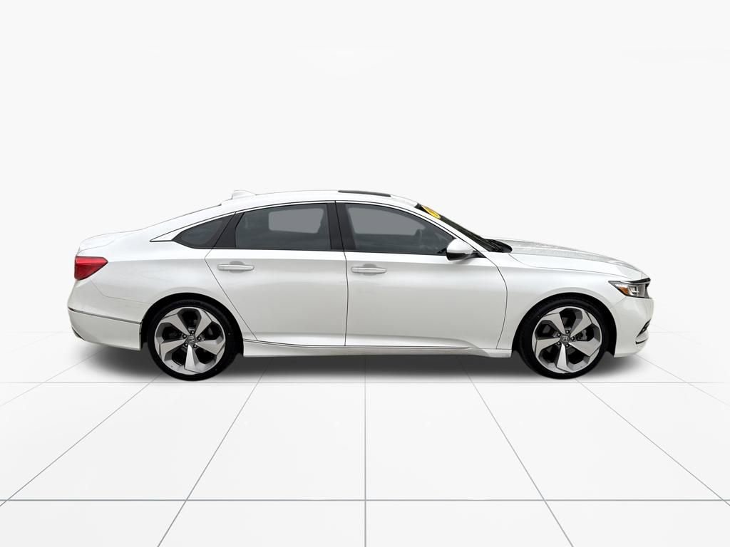 Used 2018 Honda Accord Touring image 10