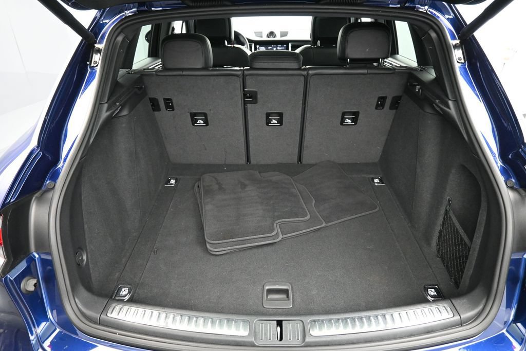 Certified 2024 Porsche Macan AWD/4WD image 26