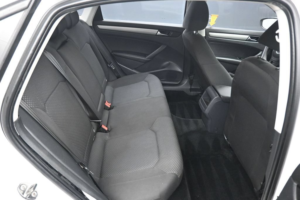 Used 2012 Volkswagen Passat 2.5 S FWD image 32