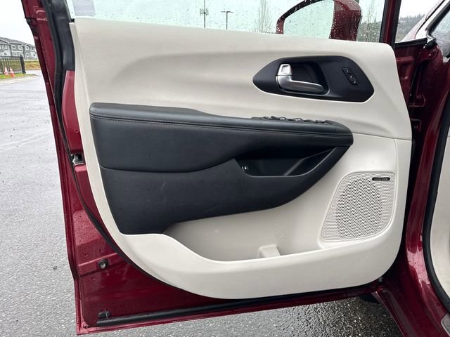 Used 2020 Chrysler Pacifica Limited w/ Advanced Safetytec Group image 23