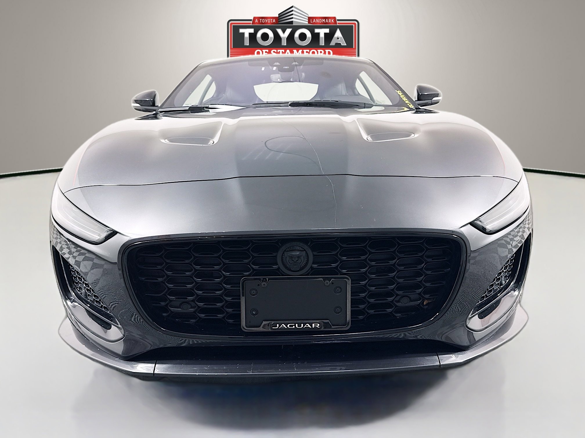 Used 2024 Jaguar F-TYPE Coupe AWD image 2