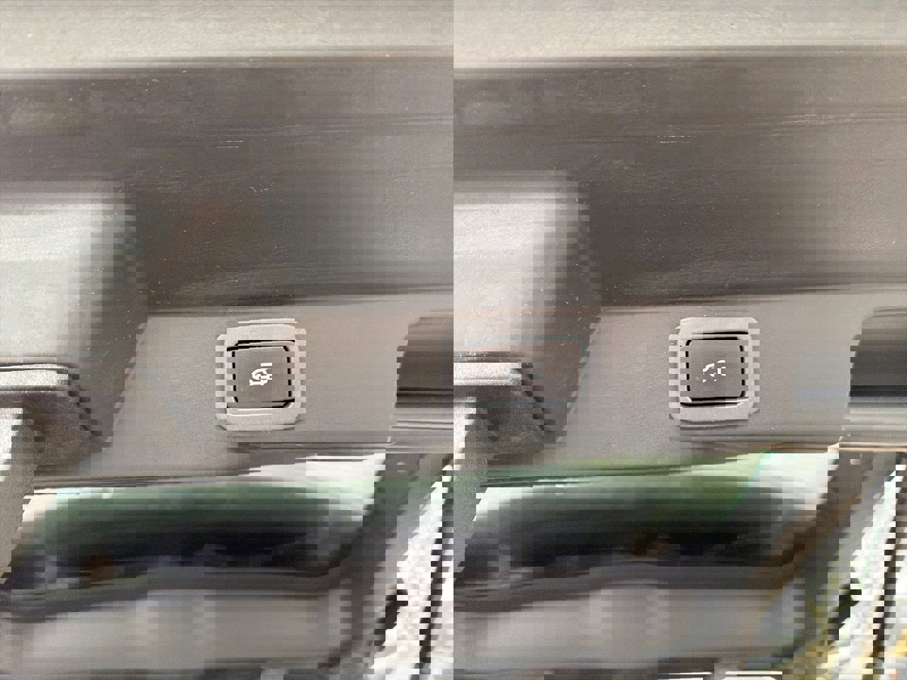 Used 2017 Land Rover Range Rover Sport HSE image 9