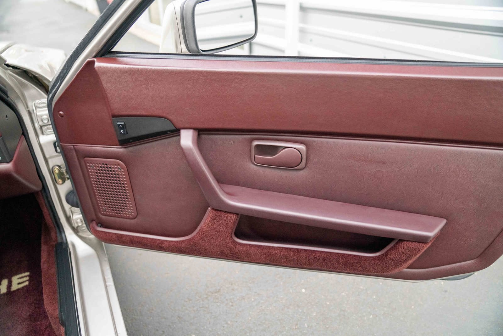 Used 1986 Porsche 944 Turbo RWD image 34