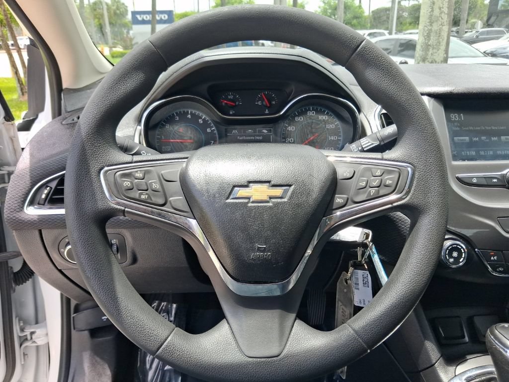 Used 2017 Chevrolet Cruze LT FWD image 16