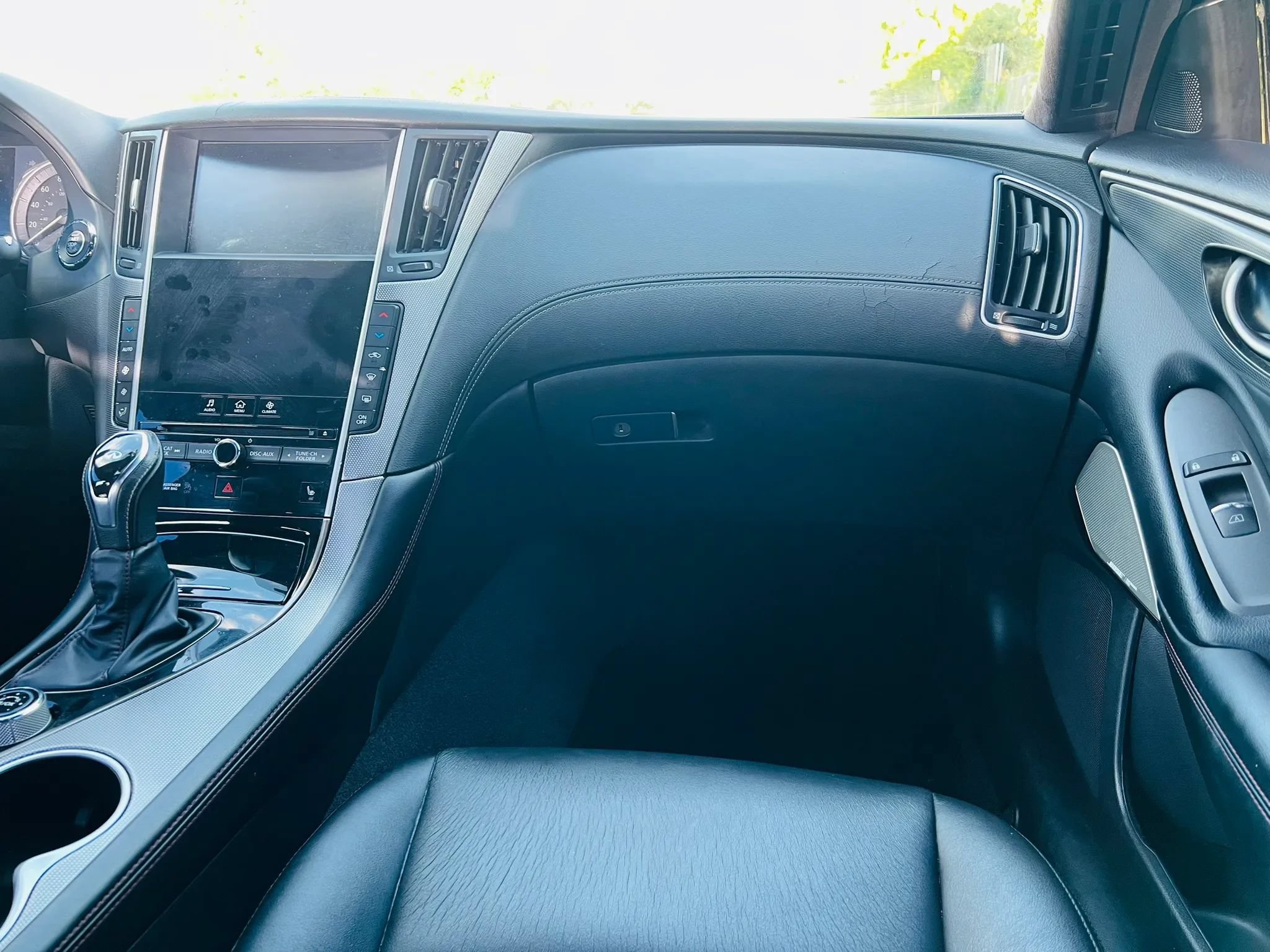 Used 2018 INFINITI Q50 Luxe w/ Essential Package (3.0T Luxe) AWD/4WD image 15
