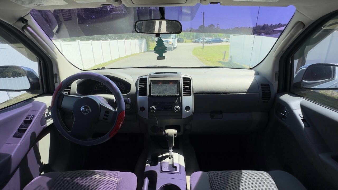 Used 2010 Nissan Frontier SE image 10