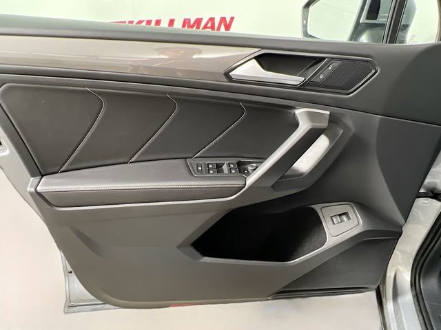 Used 2024 Volkswagen Tiguan SE image 31