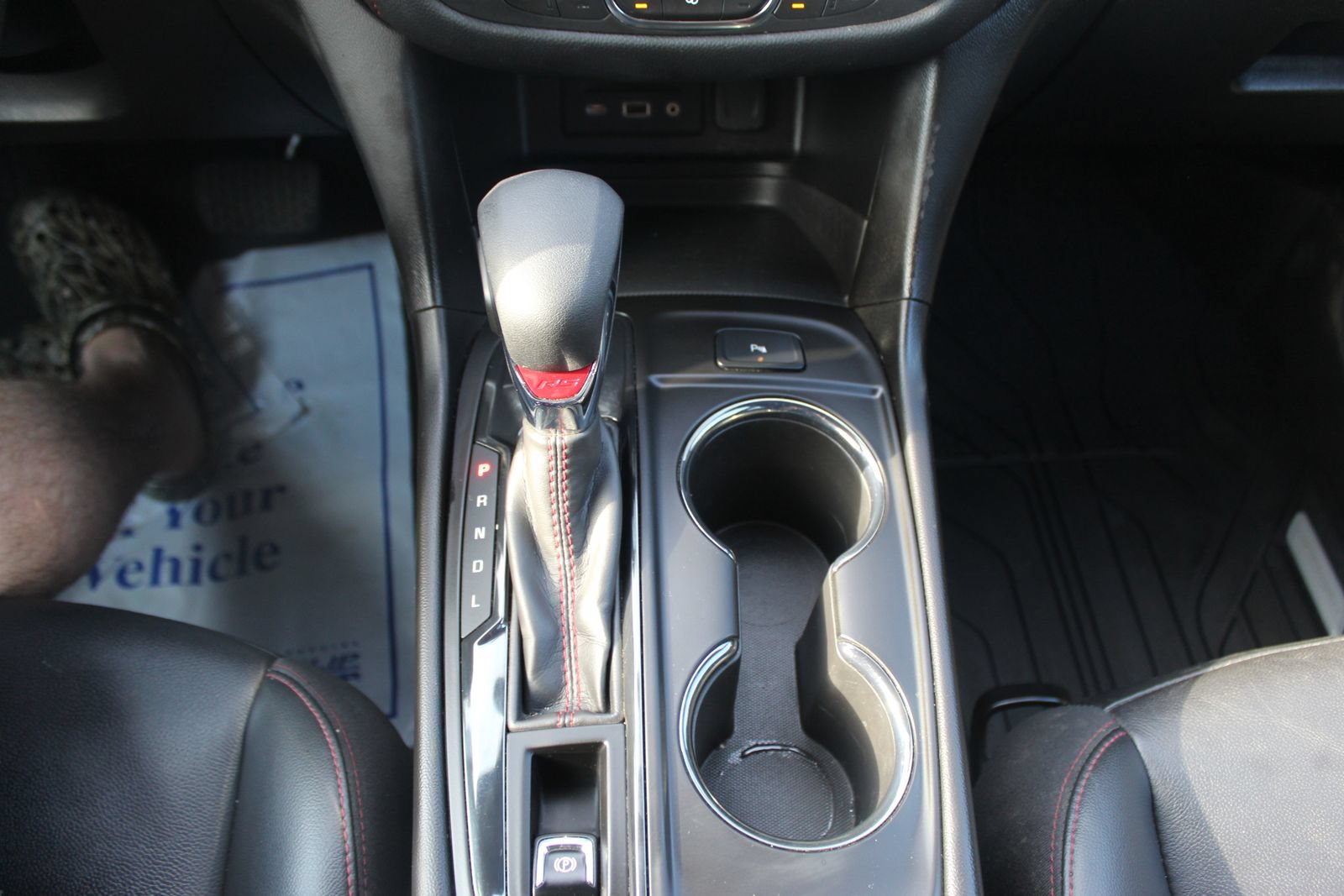 Used 2022 Chevrolet Equinox RS w/ RS Leather Package FWD image 31