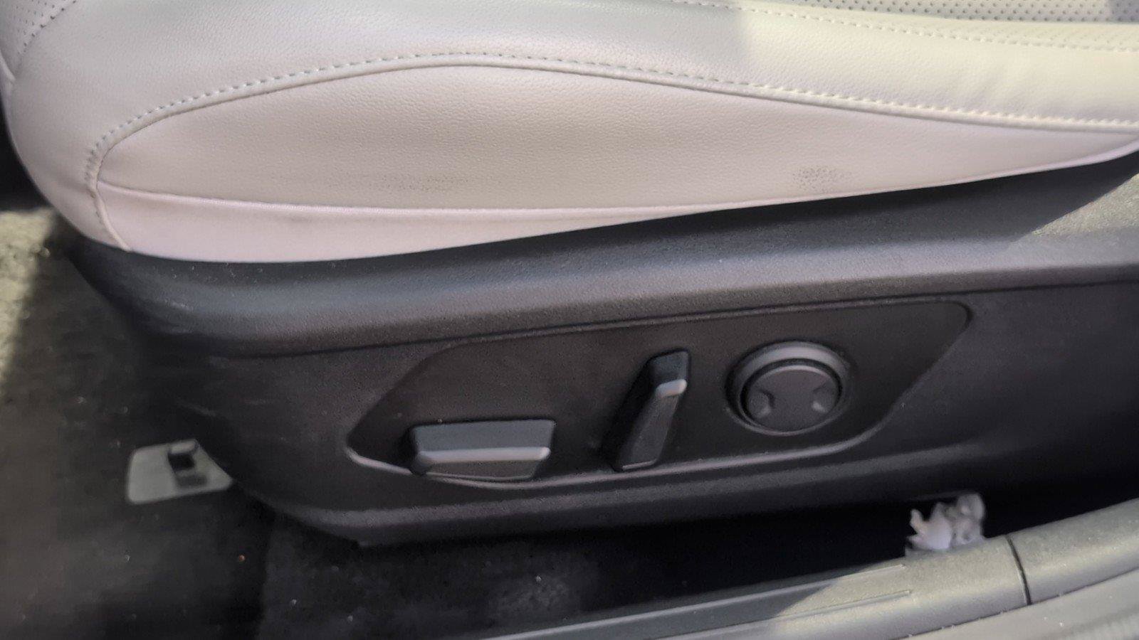 Used 2024 Hyundai Elantra Limited FWD image 19