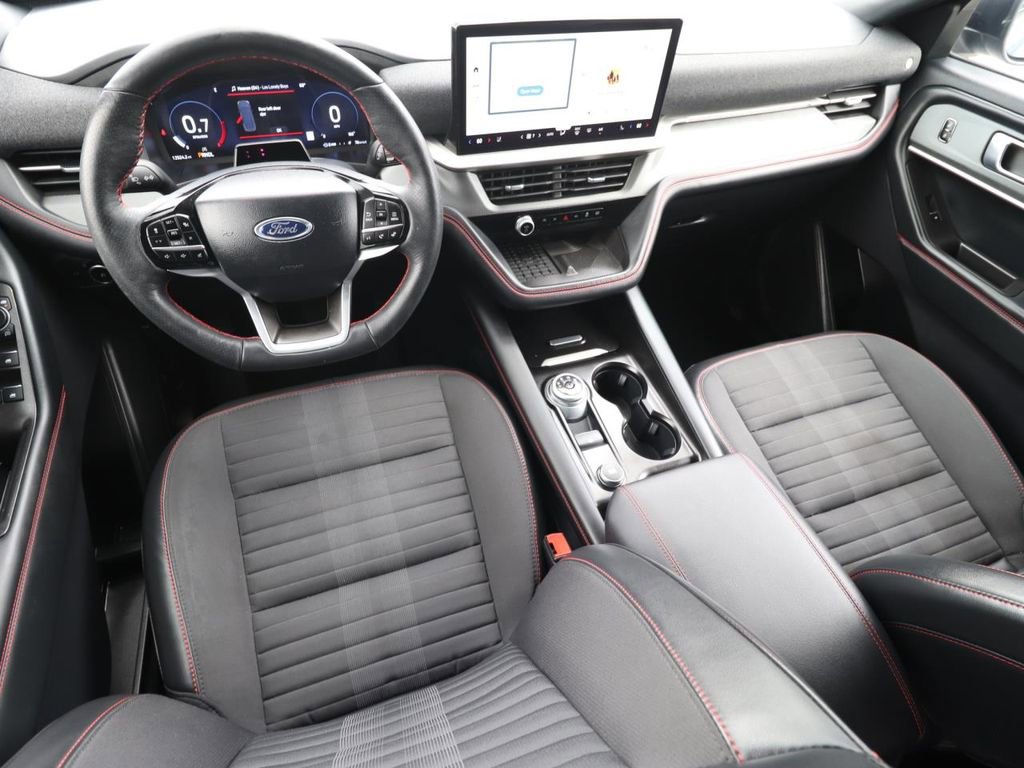 Certified 2025 Ford Explorer ST-Line w/ Premium Package AWD/4WD image 6