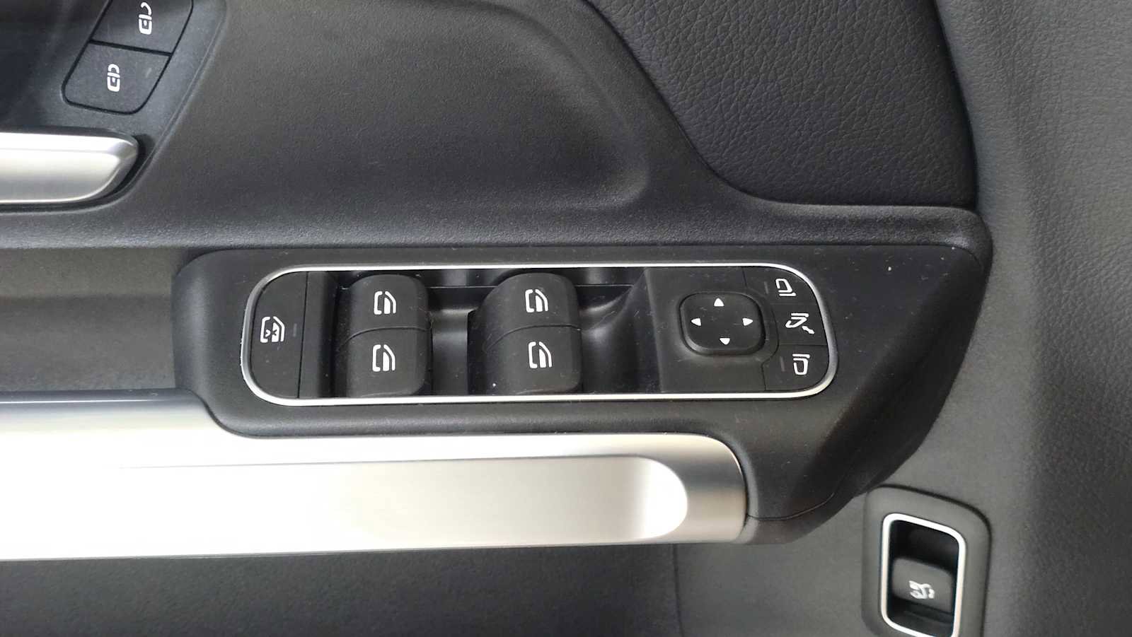 Certified 2023 Mercedes-Benz GLB 250 GLB 250 image 25