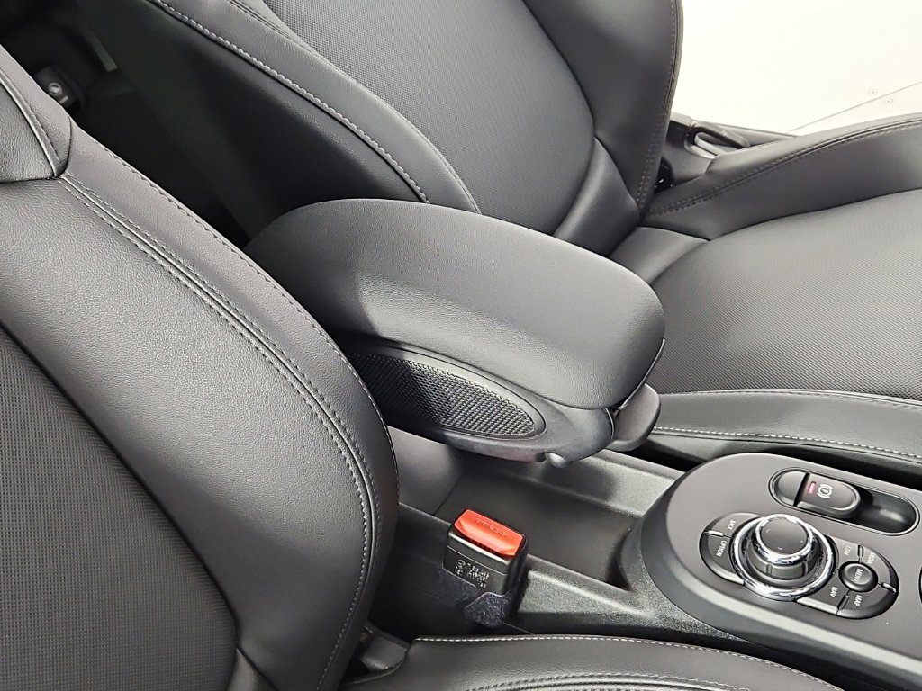 Certified 2024 MINI Cooper SE FWD image 17