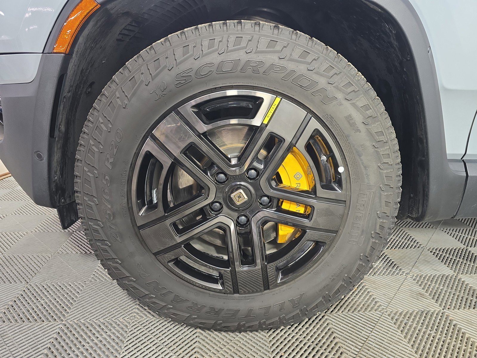 Used 2024 Rivian R1T Adventure AWD/4WD image 9