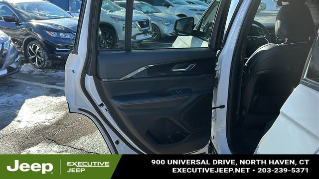 Used 2023 Jeep Grand Cherokee Altitude AWD/4WD image 22