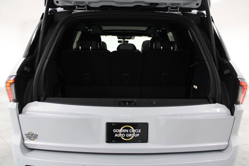 New 2025 Lincoln Navigator Reserve w/ Jet Appearance Package image 16