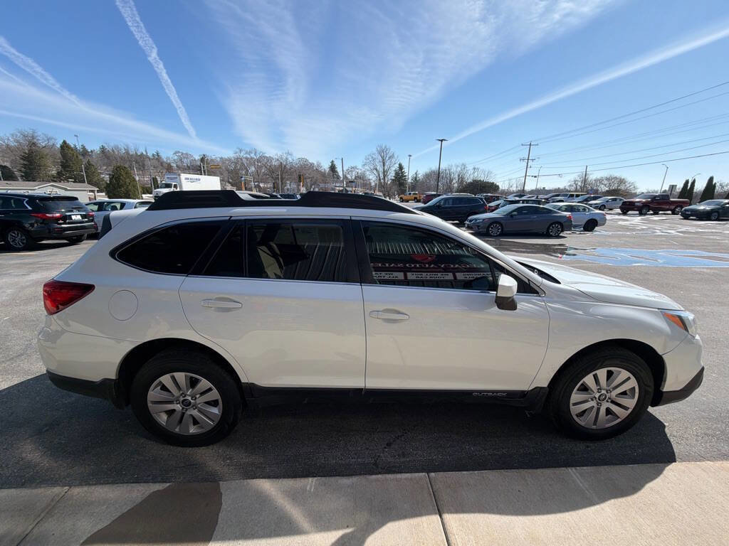 Used 2017 Subaru Outback 2.5i Premium AWD/4WD image 6