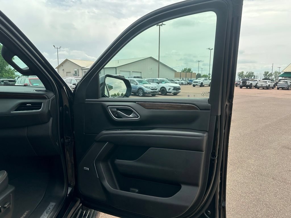 Used 2021 Chevrolet Tahoe High Country w/ Premium Package AWD/4WD image 31