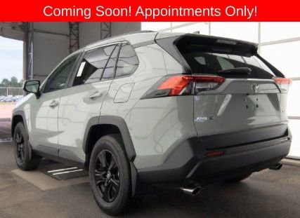 Used 2020 Toyota RAV4 XLE FWD image 2