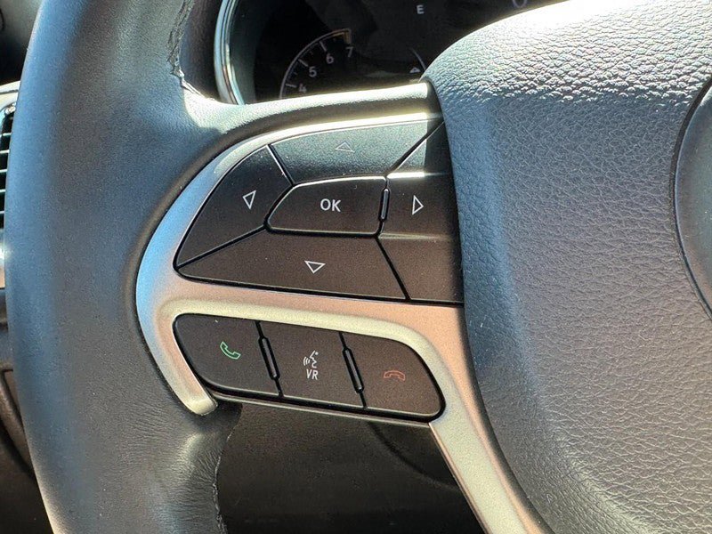 Used 2019 Jeep Grand Cherokee Laredo AWD/4WD image 16