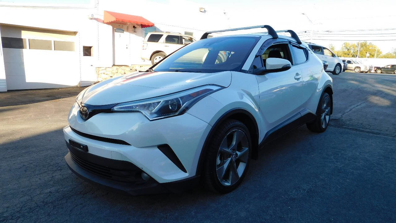 Used 2018 Toyota C-HR XLE image 2