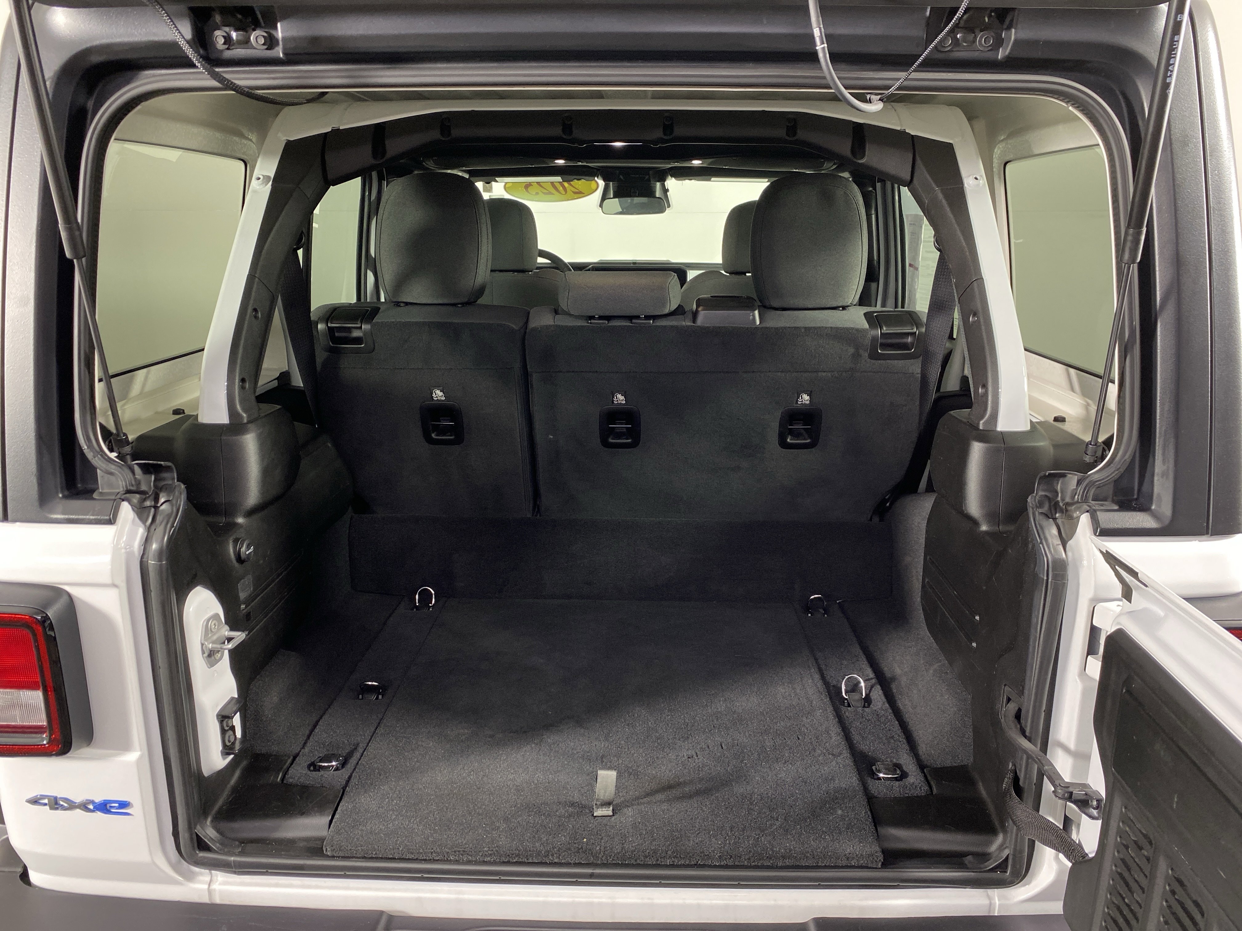 Used 2025 Jeep Wrangler Willys AWD/4WD image 31