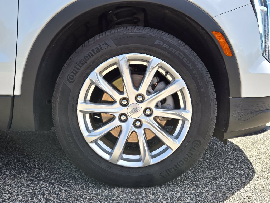 Used 2023 Cadillac XT4 Luxury w/ Cold Weather Package AWD/4WD image 10