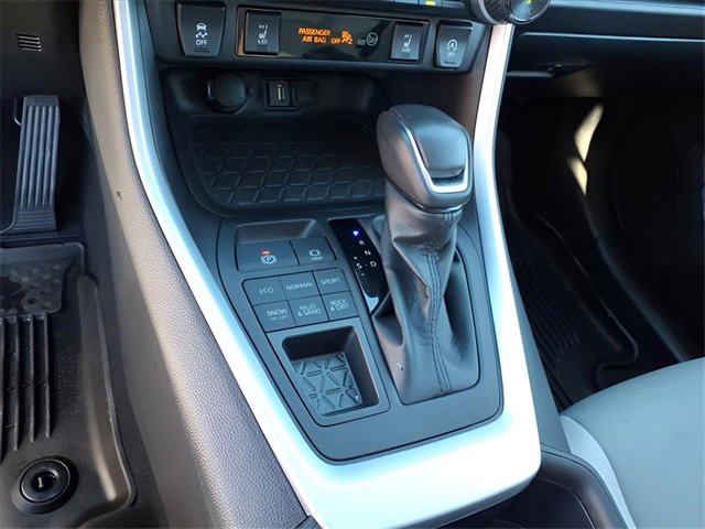 Used 2022 Toyota RAV4 XLE Premium image 18