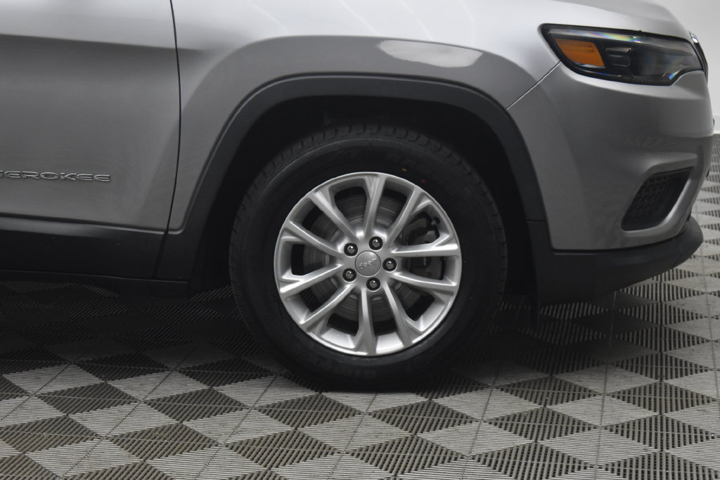 Used 2020 Jeep Cherokee Latitude FWD image 24