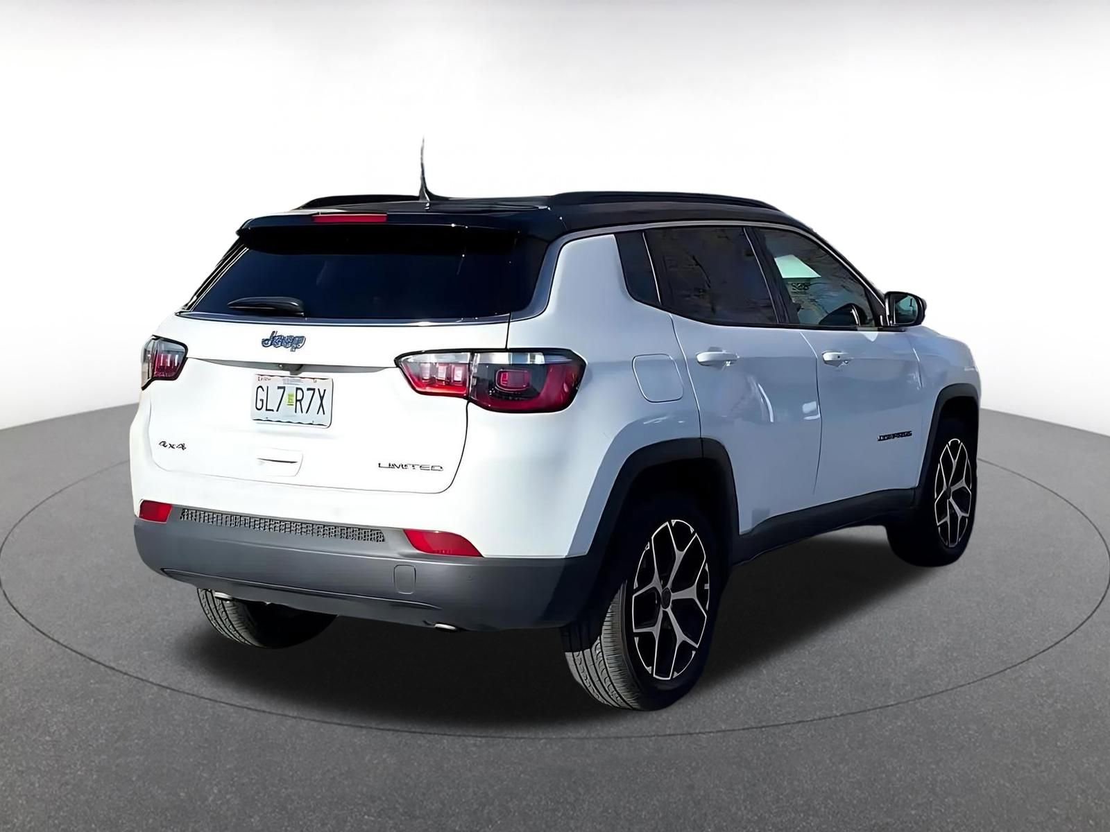 Used 2025 Jeep Compass Limited image 14