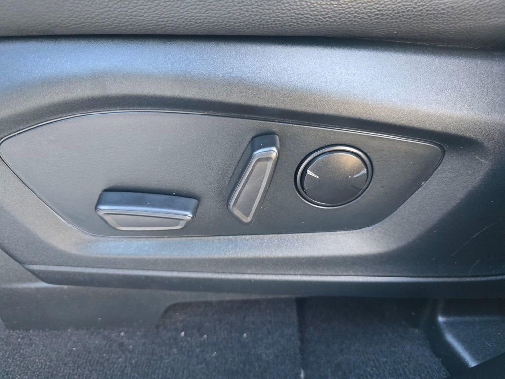 Used 2023 Ford Explorer Limited image 19