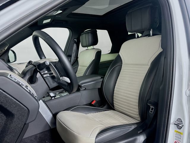 Used 2023 Land Rover Discovery Metropolitan Edition image 22