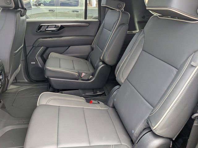 New 2026 Chevrolet Suburban Premier RWD image 14