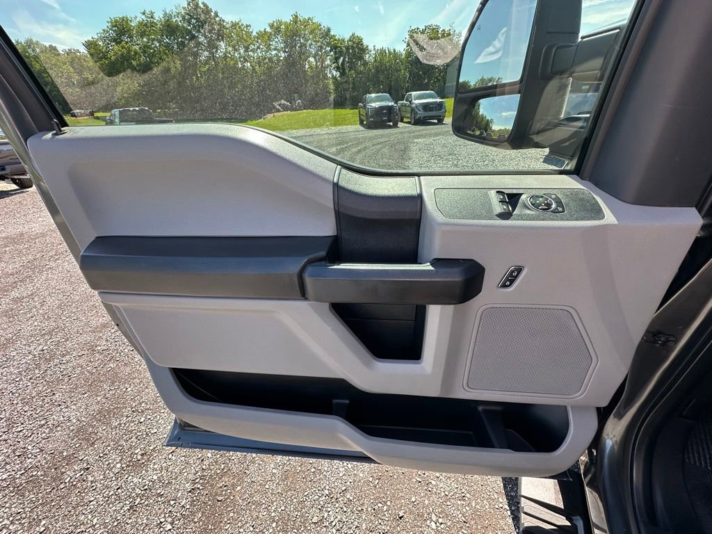 Used 2017 Ford F250 XL w/ Power Equipment Group AWD/4WD image 7