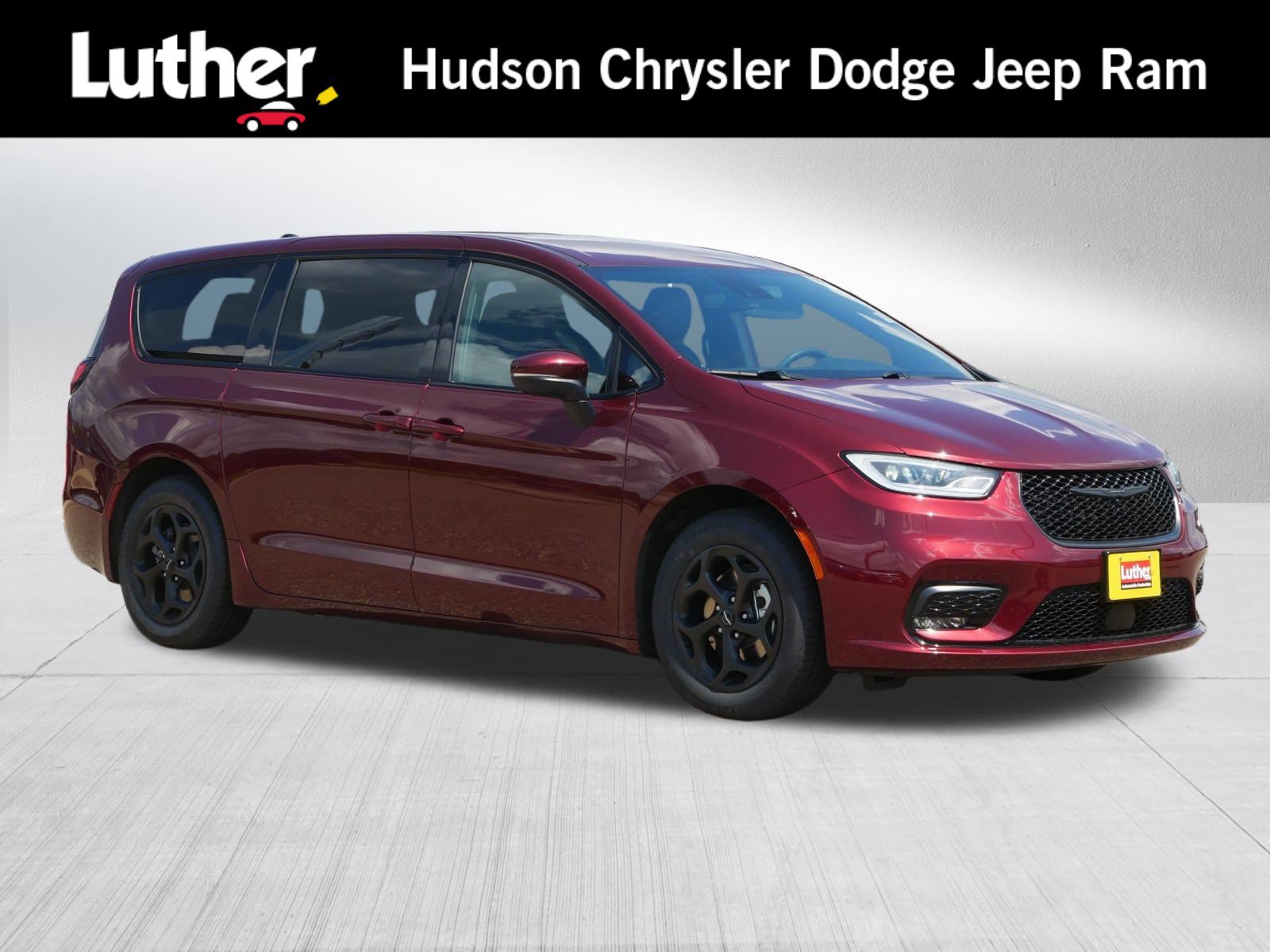 Used 2023 Chrysler Pacifica Touring-L w/ S Appearance Package FWD image 1