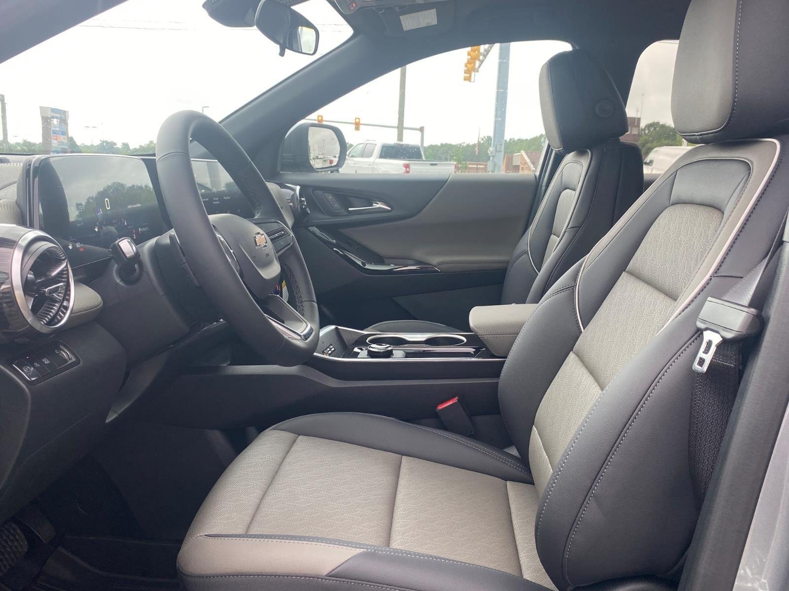 New 2026 Chevrolet Equinox LT w/ Convenience Package II FWD image 14