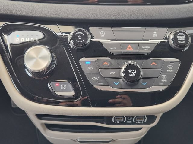 Used 2023 Chrysler Voyager LX FWD image 16