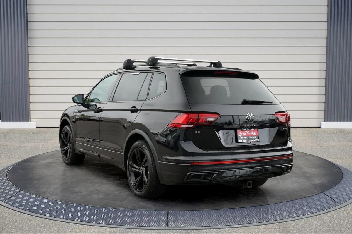 Used 2024 Volkswagen Tiguan SE R-Line AWD/4WD image 5