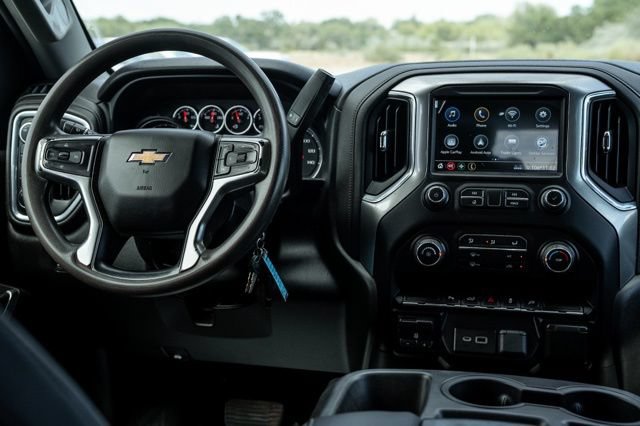 Used 2022 Chevrolet Silverado 2500 LT AWD/4WD image 16
